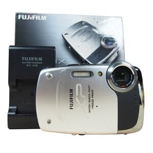 Fujifilm Finepix XP20 14.4MP Digital Camera Bundle Silver w/Charger +‎ Battery